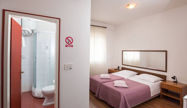 Villa Konalić - Double or Twin Room with Balcony and Sea View 2