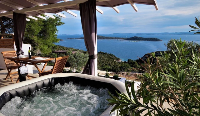 Villa Kornati is romantic stone house with stunning view on Kornati islands.