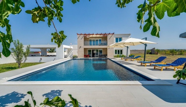 Villa Kotari in Zemunik Gornji - Haus für 10-12 Personen