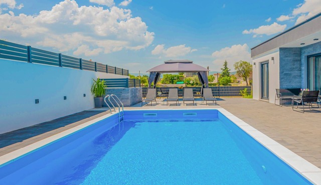 Villa Kristina - Makarska by Villas Guide