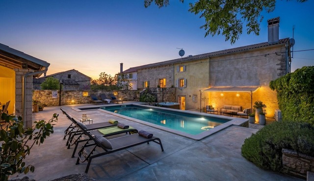 Villa Kurili No14 near Rovinj for 7 persons with 34 m2 private pool & jacuzzi