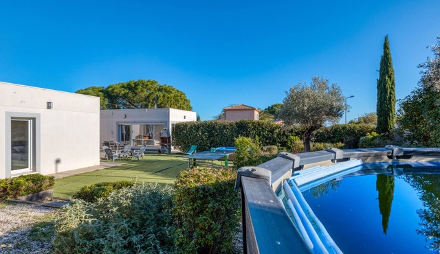 Villa 'L'Atrium' with Private Pool, Wi-Fi and Air Conditioning