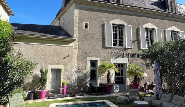 Villa L'ENTREPOTES with heated pool in CHINON's historic city center