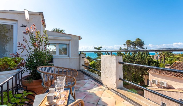 Villa 'L'escale Au Soleil' with Sea View, Wi-Fi and Air Conditioning