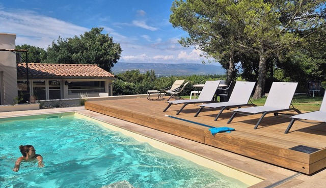 Villa L'Estef with SWIMMING POOL: View, relaxation, games, in the heart of the village!