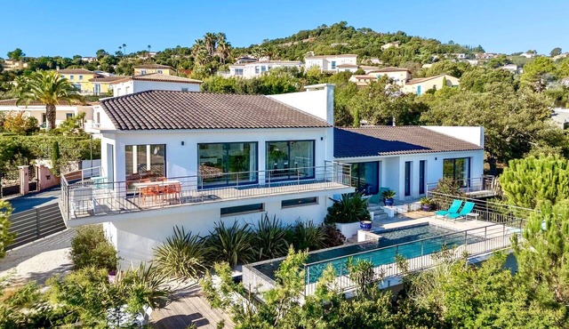 Villa 'Luxe Vue Mer Baie De Cannes' with Sea View, Wi-Fi and Air Conditioning