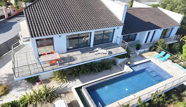 Villa 'Luxe Vue Mer Baie De Cannes' with Sea View, Wi-Fi and Air Conditioning