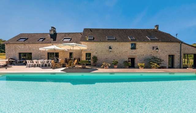 Villa Le Mirambeau – Luxury holiday villa in the Dordogne with pool and 6 bedrooms