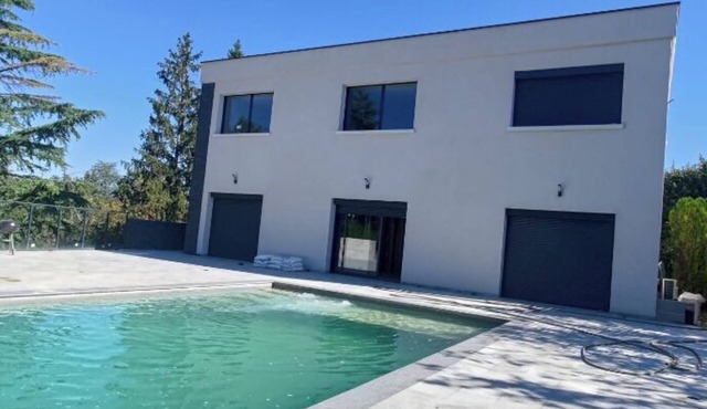 Villa L'Oasis, a quiet interlude on the outskirts of Lyon