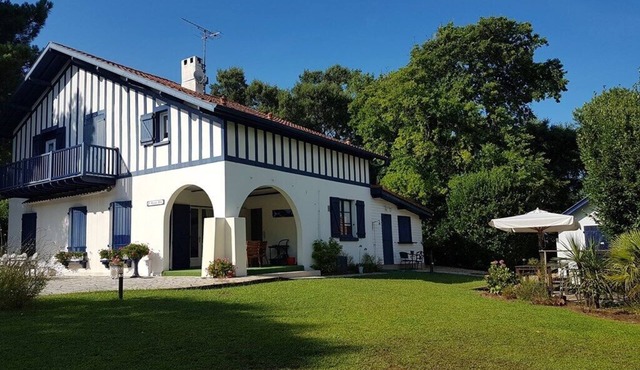 Villa L'OISEAU BLEU for 8 persons in Capbreton city center