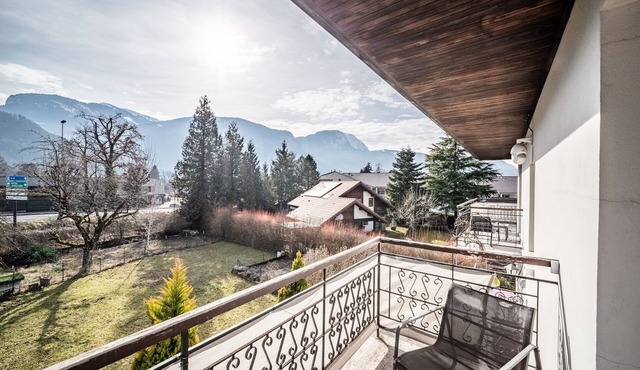 Villa L'Oranaise: Mountain View, Private Terrace & Wi-Fi