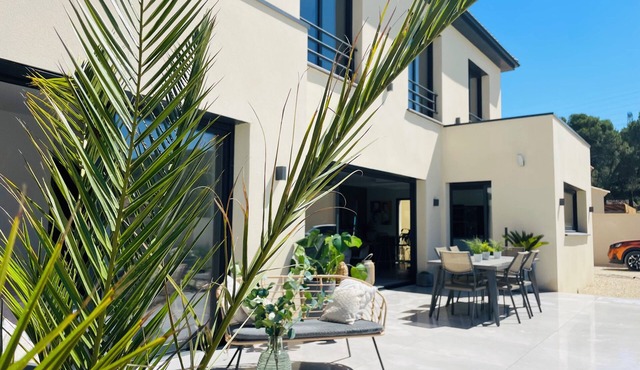 Villa l'orchidée in the heart of the Chateaurenard hillside