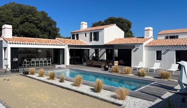 VILLA LA BOSSE 1OP ☀️ Heated swimming pool, Boules pitch, XXL BioClimatic pergola