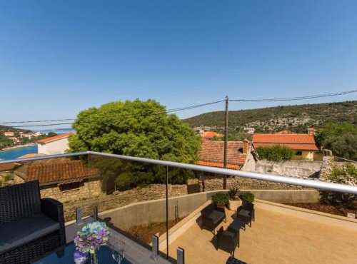 Villa LA-Comfort One Bedroom Apartment with Sea View Terrace 1
