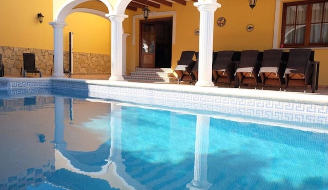 Villa La Corona Amarilla - 5 bedroom villa with private pool