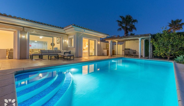 Villa LA CORONA by Abahana Villas