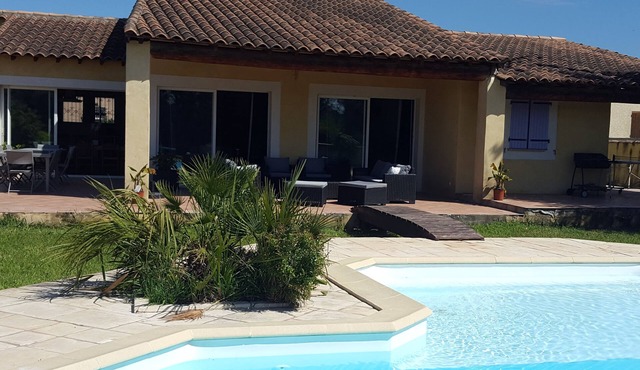 VILLA "La Crau" POOL WITH SALT ON 2500M2 Garden