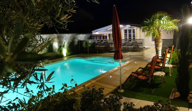 ⭐️⭐️⭐️ Villa, La Flotte, Heated Swimming Pool till november 9 people Quiet Area.