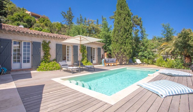 Villa "La Louisière" with Sea View over the Gulf of Saint-Tropez and 4 Minutes from the Beach