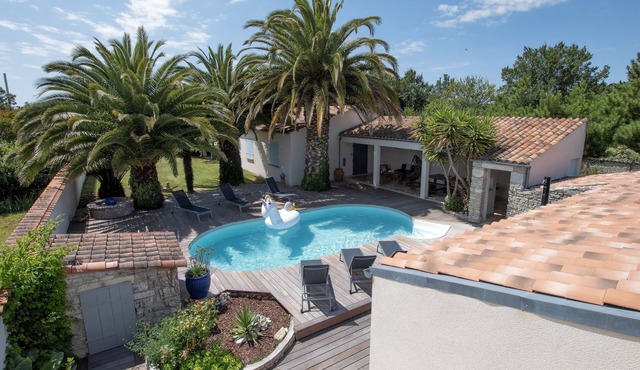 Villa La Jonchère - Four Bedroom House, Sleeps 9