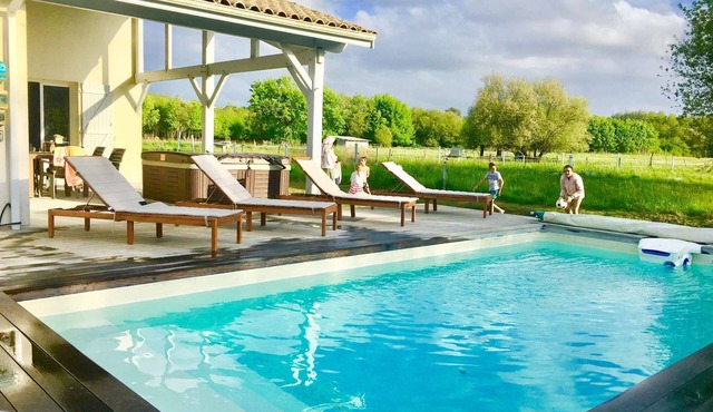 ☆Villa LANDAISE & jacuzzi ≈Heated pool ≈ forest view≈ beaches≈ ☆