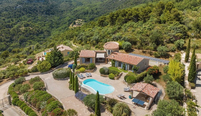 Villa La Genestière - family oasis and golfer's dream with infinity pool