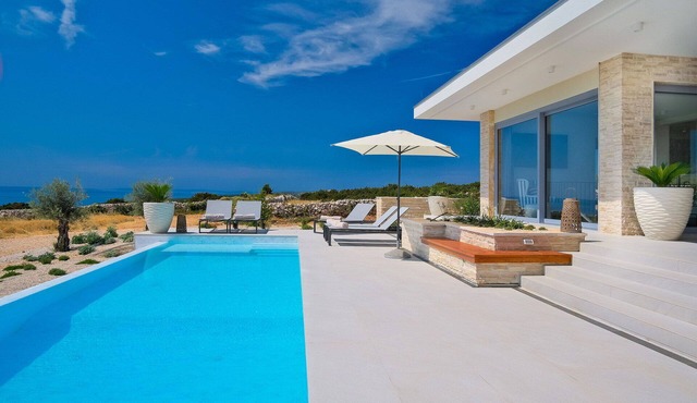 Villa La Isla with Pool III