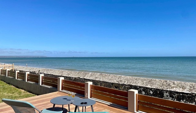 Villa - La Maison de la mer Completely renovated seafront house.