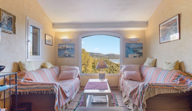 Villa 'La Mignonette' with Sea View, Private Garden and Wi-Fi