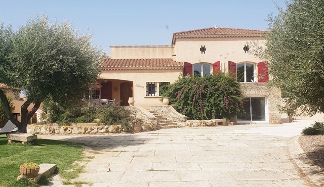 Villa "la noune" with fully air-conditioned pool near the beach