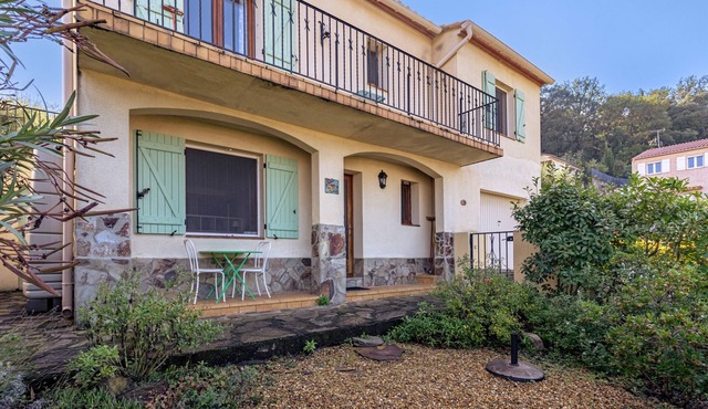 Villa 'La Petite Colline À Céret', mountain view, terrace, garden and Wi-Fi