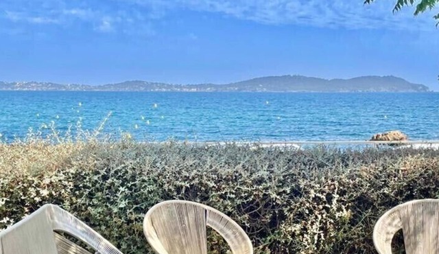 Villa " La plage " waterfront villa, swimming pool, garden, 16 p