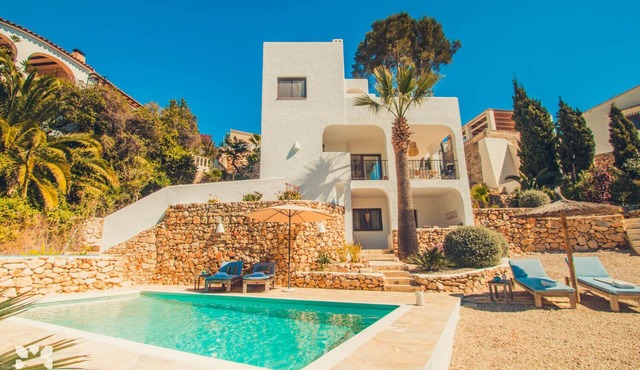 Villa LA QUINTA BLANCA by Abahana Villas