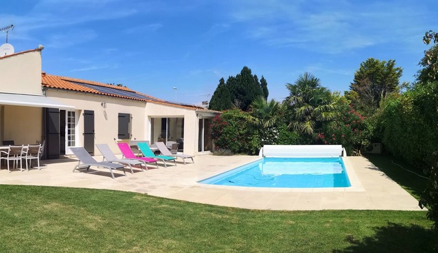 Villa La Rochelle Périgny with pool Heated