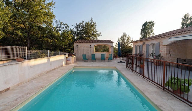 Villa la salamandre sleeps 10. Quiet, swimming pool, bowling green and private parking lot