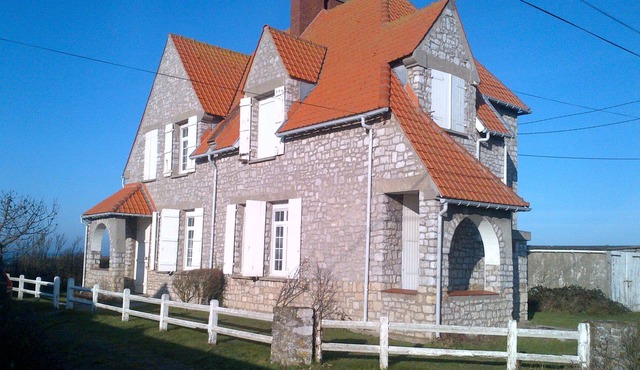 Villa 'La Solitude' 100 meters from the beach surrounded by dunes.