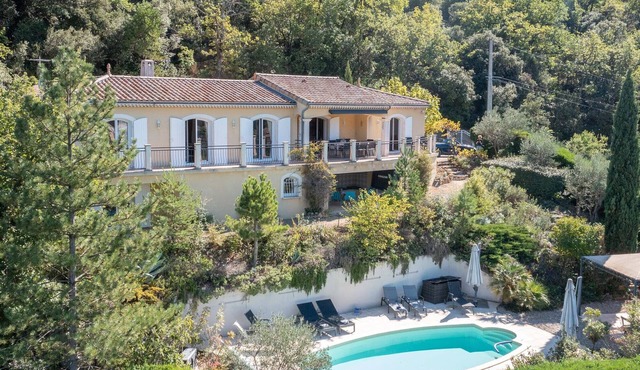 Villa La Vallée – Luxury holiday villa in Nyons with heated pool