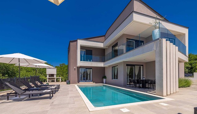 Villa LA VIE with private pool