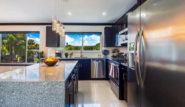 Villa Lago 6BR *Modern Waterfront Bungalow*