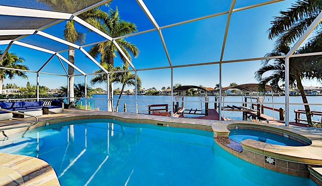 Villa Lago Vista - Waterfront Gem w/Gulf Access