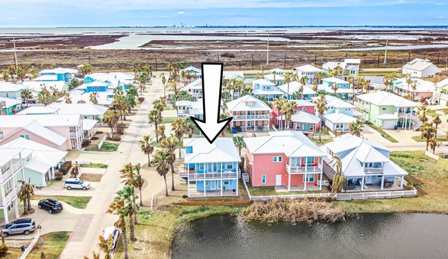 Villa Laguna! Pet Friendly! STEPS to the Pool & Boardwalk to Beach