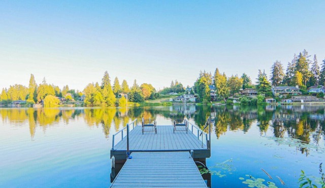 Villa Lake Waterfront Estate with a Log Cabin