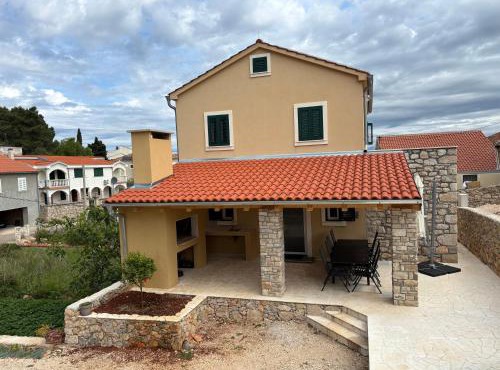 Villa Lali - Modern Villa near the sea in Lukoran