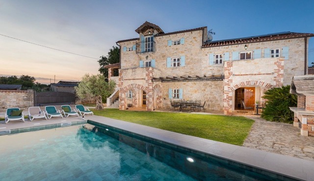 Villa Lamija - beautiful authentic stone villa villa private pool, foosball, darts and billiard