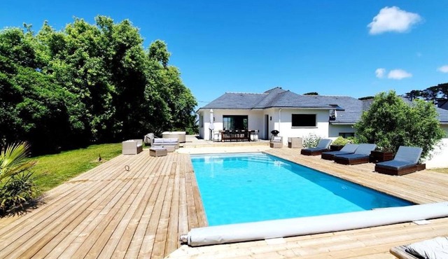 Villa Landéda with sea view, heated pool