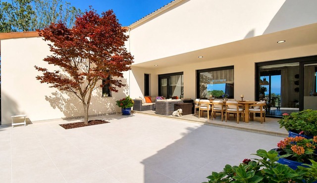 Villa Las Encinas - Garden and views near the sea