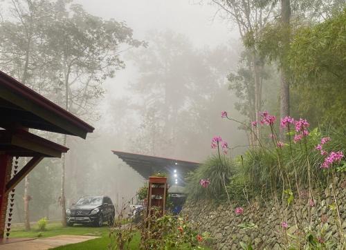 Villa las Neblinas 6 habitaciones con hermosas vista y piscina climatizada