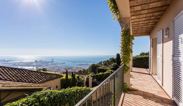 Villa Laurie overlooking the Sète Sea