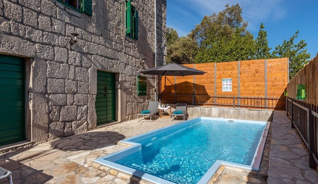 Villa Lazini Dvori - Two Bedroom Stone House Villa with Private Pool