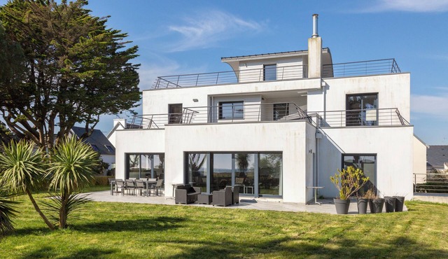 Villa 'Le Bain De Mer - Sea View, Private Terrace and Wi-Fi'